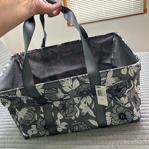 Vera Bradley Lighten Up Oversized Car Tote Condition: New with Tags